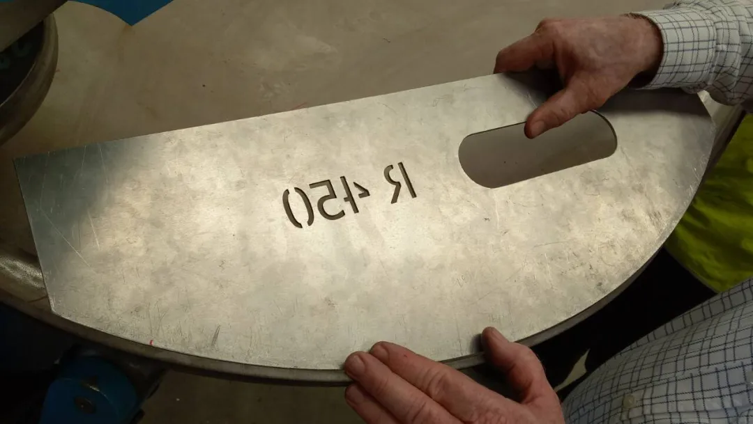 SHUIPO罐車(chē)封頭成型機(jī)—無(wú)模板封頭旋邊機(jī) SHUIPO罐車(chē)封頭成型機(jī)—無(wú)模板封頭旋邊機(jī)