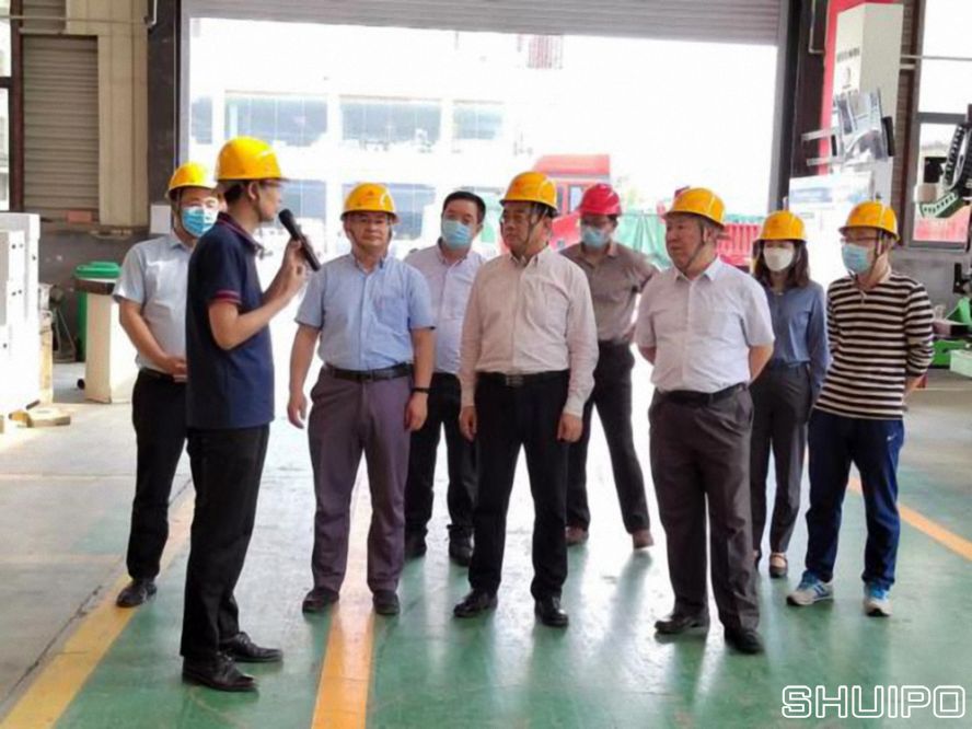 山東省科學院激光研究所所長賈中青、山東省機械設計研究院院長林江海帶領激光、高端裝備領域專家一行9人到水泊焊割實地調研 (已調整大小)