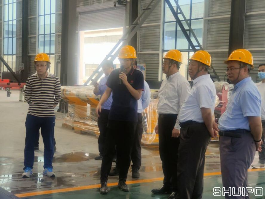 山東省科學院激光研究所所長賈中青、山東省機械設計研究院院長林江海帶領激光、高端裝備領域專家一行9人到水泊焊割實地調研2